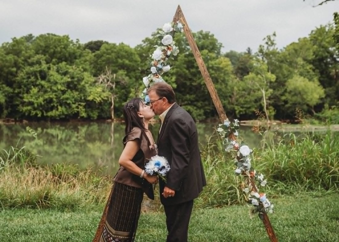 Andy and Lucy's first kiss beside the arch at Greenbelt Walkways